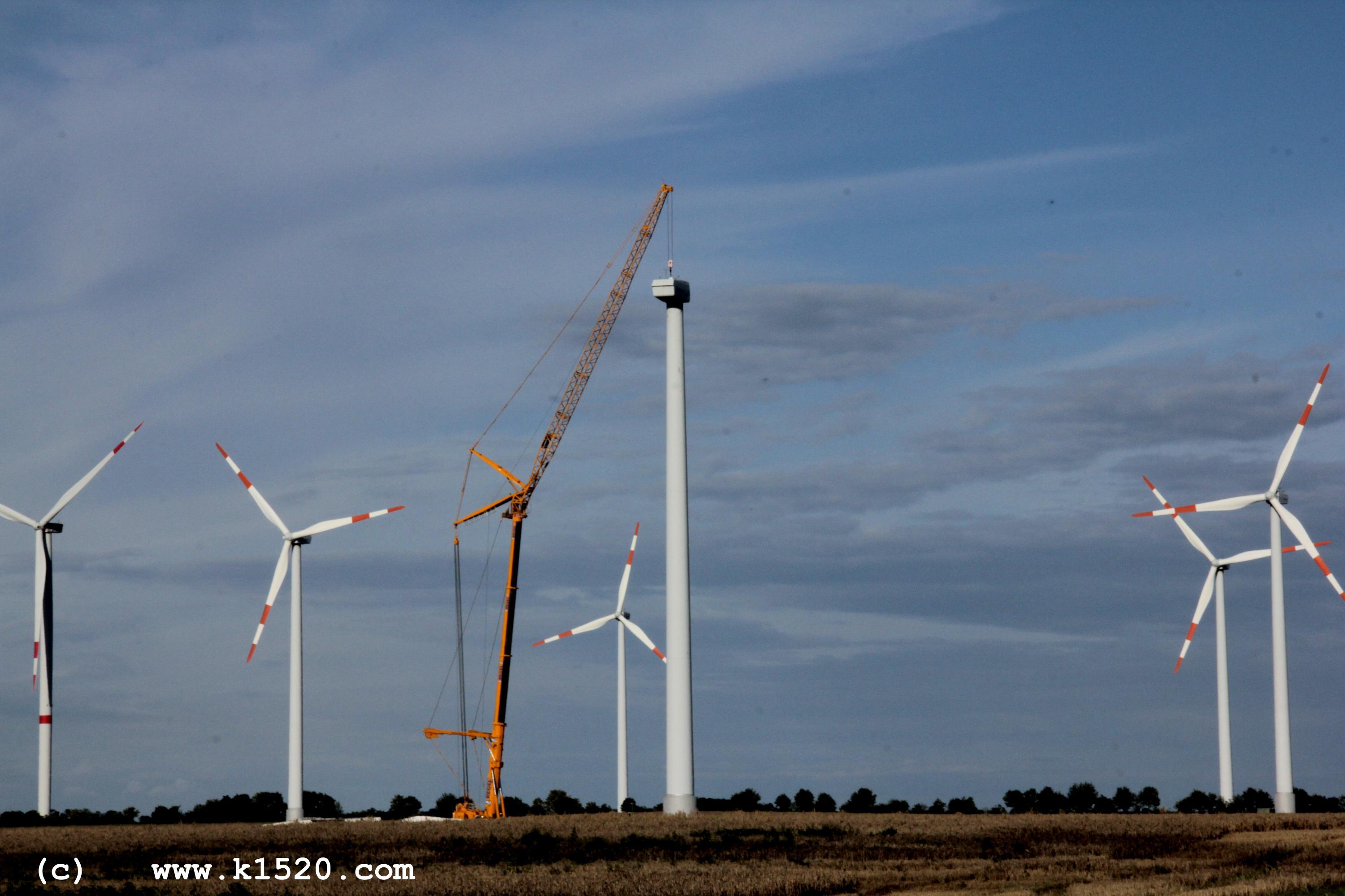 Reparatur Windrder im Windpark Arneburg/Elbe 08/2023,
  Kraneinsatz, 