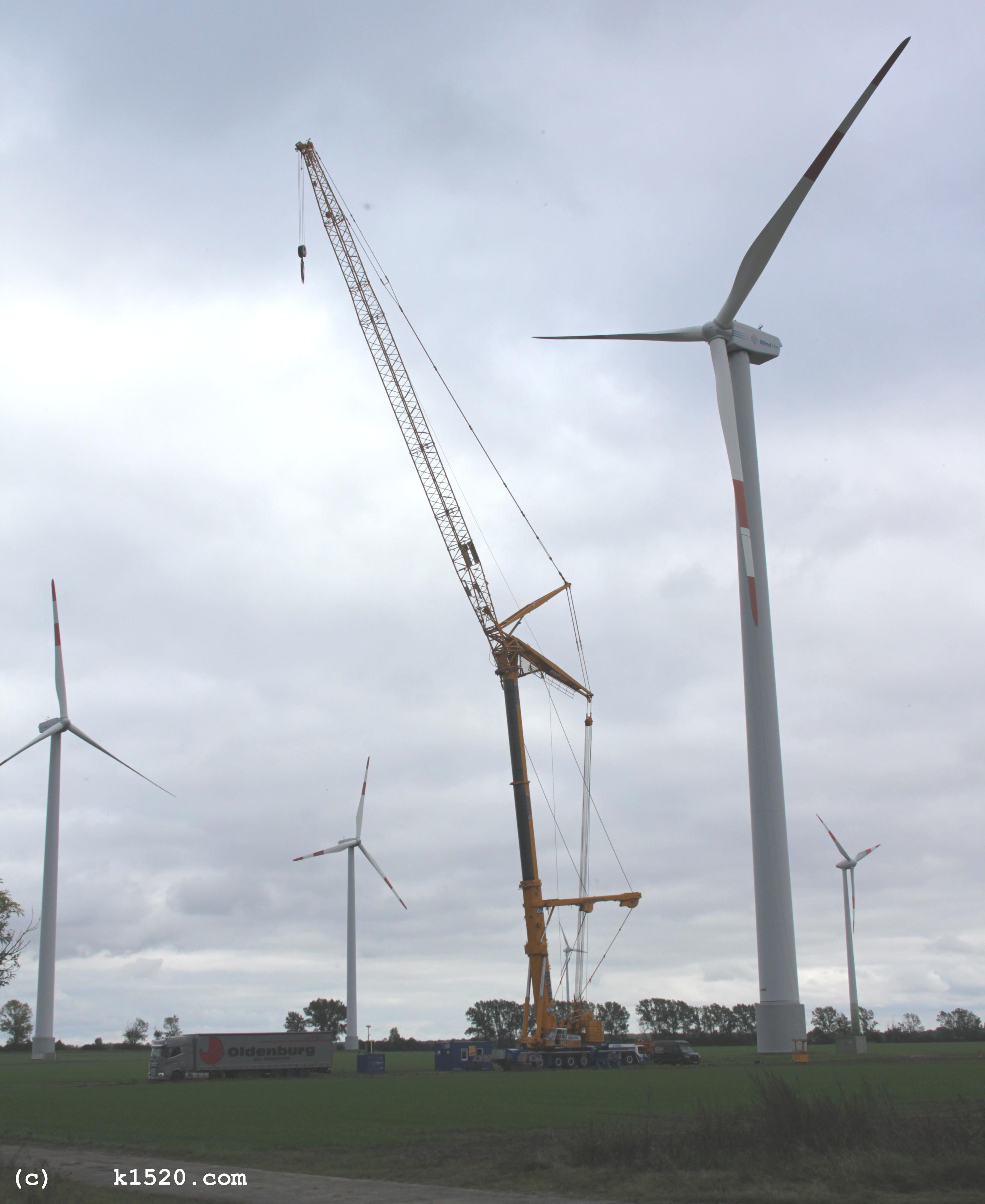 Reparatur Windrder im Windpark Arneburg/Elbe 10/2023,
  Kraneinsatz, 